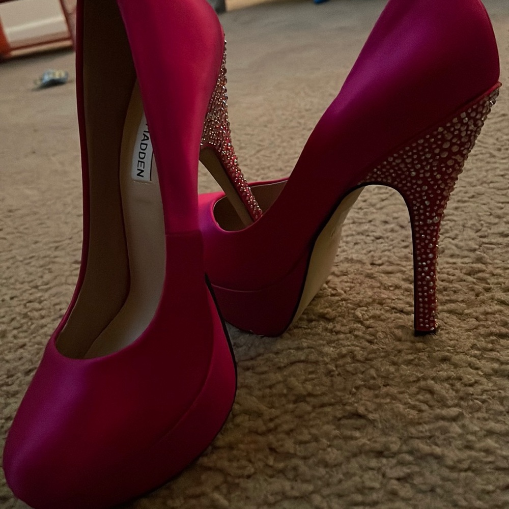 Fuchsia pink Steve Madden heels